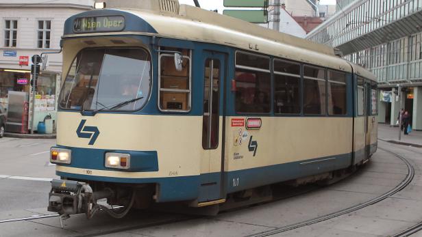 Straßenbahn kollidierte mit Badner Bahn: Fünf Verletzte