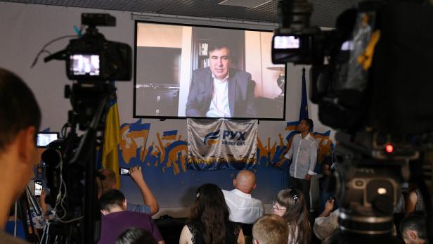 Saakaschwili spricht aus den USA zur ukrainischen Presse.