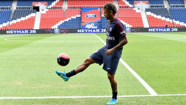 Neymar wurde am Freitag offiziell bei PSG präsentiert.