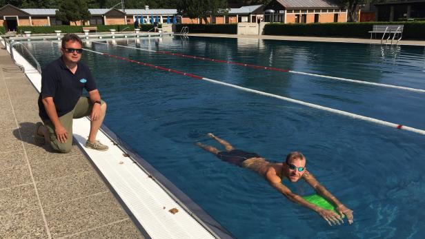 Freitagfrüh kühlte sich der erste Schwimmer wieder im sauberen Wasser ab