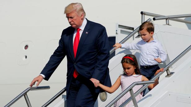 Donald Trump mit seinen Enkelkindern Arabella Kushner und Joseph Kushner