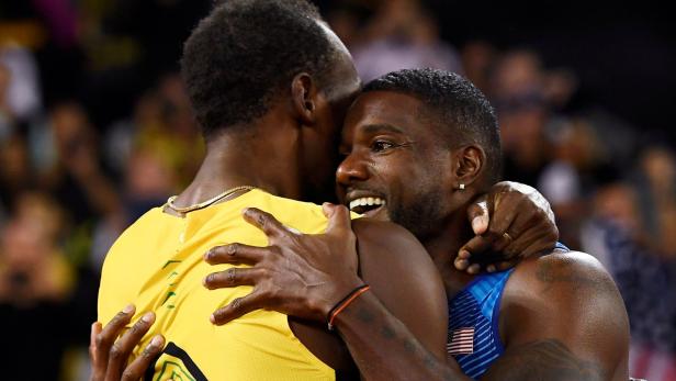 Bolt umarmt Weltmeister Gatlin