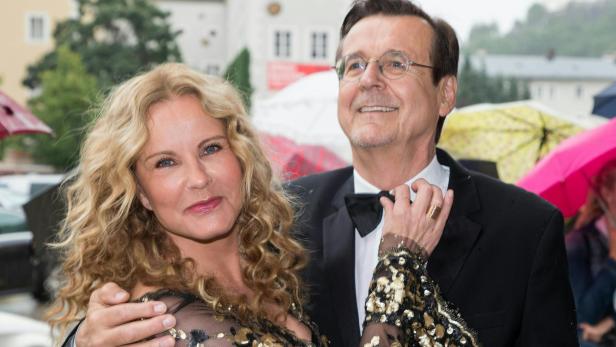 Sie sind Stammgäste der Festspiele: RTL-Moderatorin Katja Burkhard und Medienmanager Hans Mahr bei der Premiere von &quot;Aida&quot;, das größte Highlight in Salzburg mit Anna Netrebko. (mehr zur umjubelten Oper )