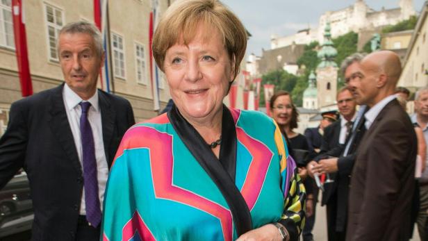 Angela Merkel erstand ihr farbenfrohes Outfit vor vielen Jahren