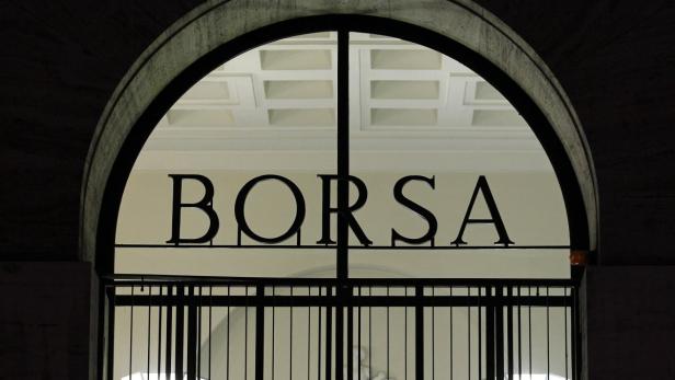 Der Schriftzug „Borsa“ über dem Eingang eines Gebäudes.