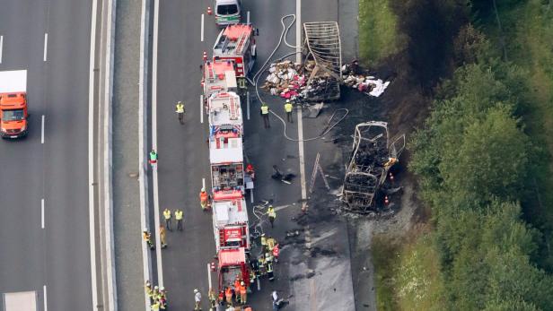 Das Luftbild zeigt die Unfallstelle auf der Autobahn A9 im Juli 2017.