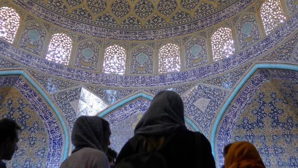 Zu Besuch in einer beeindruckenden Moschee am Imamplatz in Isfahan