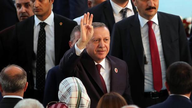 Erdogan ruft Deutsch-Türken zu Boykott von CDU und SPD auf
