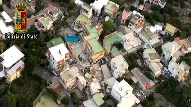 Luftaufnahme der zerstörten Häuser in Casamicciola.