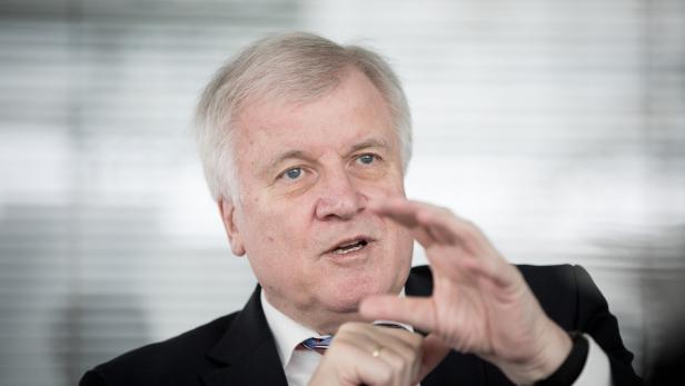 Seehofer will Flüchtlinge notfalls an deutscher Grenze zurückweisen