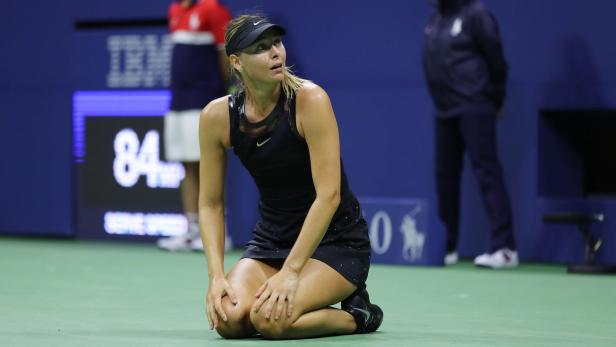 Emotionen: Maria Scharapowa fiel nach dem Sieg auf die Knie.