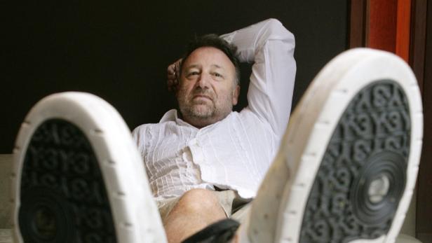 Peter Hook of the film &quot;Joy Division&quot; poses for photographs at the 32nd Toronto International Film Festival, September 9, 2007. REUTERS/Mark Blinch (CANADA)