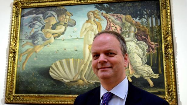 Eike Schmidt vor der Botticelli-Venus in den Uffizien