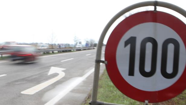 Gutachten vom Umweltbundesamt empfiehlt Tempo 100 auf Autobahnen
