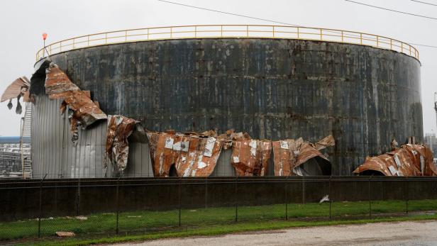 Ein von &quot;Harvey&quot; beschädigter Öltank nahe Seadrift, Texas.