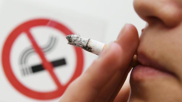 Das Tabakgesetz untersagt das Rauchen an öffentlichen Räumen