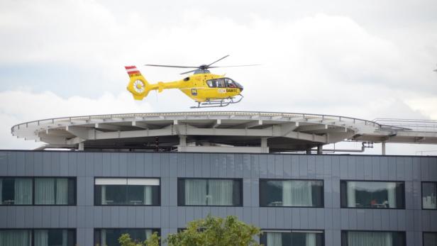 Der Intensivtransporthubschrauber am Mittwoch im Landeanflug.