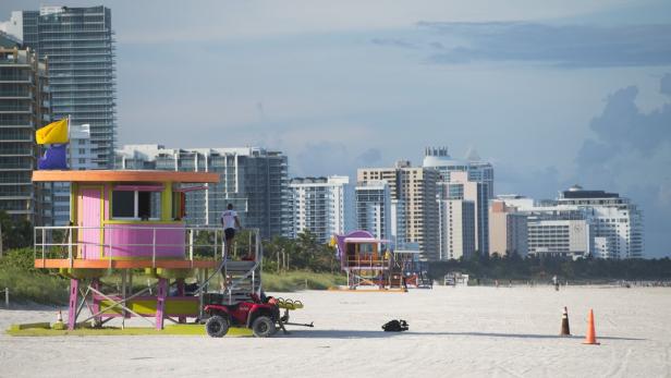 Vor &quot;Irma&quot;: Nahezu menschenleerer Strand im Miami.