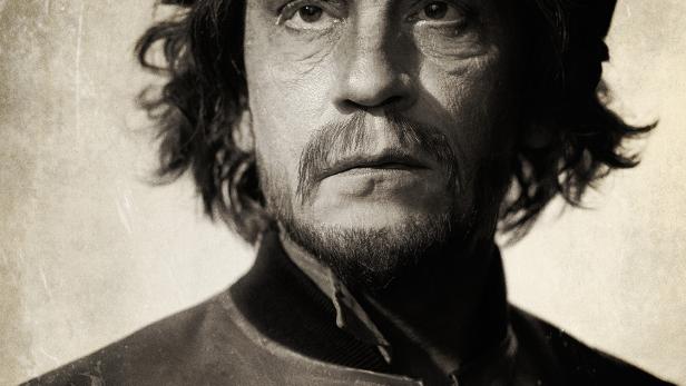 Schwarzweißporträt von John Malkovich als Che Guevara mit Barett und Stern.