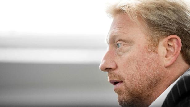 Nahaufnahme von Boris Becker im Profil.
