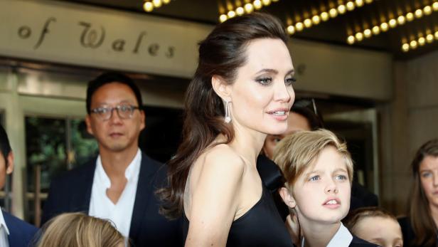 Shiloh Jolie-Pitt mit ihrer Mutter Angelina.