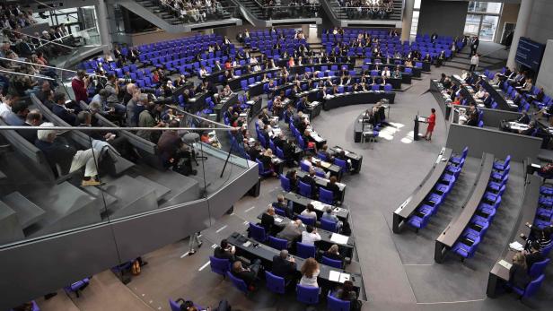 Der deutsche Bundestag - künftig alle fünf Jahre gewählt?