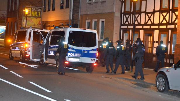 Polizei-Razzia im April 2017 bei terrorverdächtigen Salafisten in Hildesheim