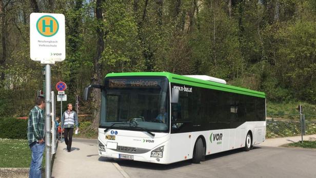 Kurios: Weil der Bus nur im Vorwärtsgang umdrehen darf, ist das Steinbachtal nun „Öffi-freie Zone“.