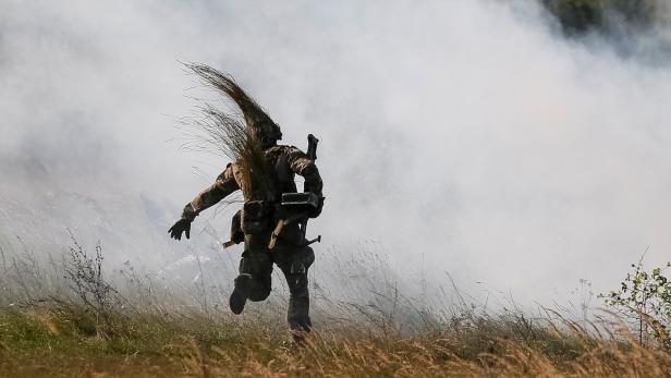 Ein ukrainischer Soldat bei einer NATO-Übung.