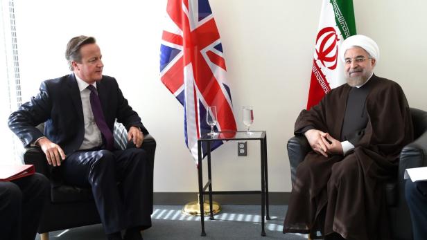 Zweckgemeinschaften im Kampf gegen IS: Der britische Premier Cameron beim Treffen mit Irans Präsidenten Rohani in New York.