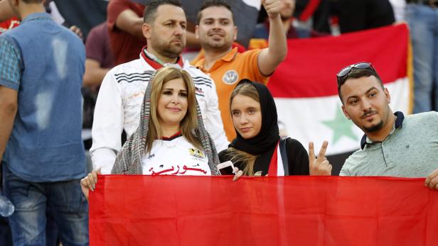 Weibliche Fans aus Syrien durften ins Stadion, aus dem Iran nicht.