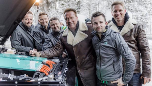 P. Knapp Schwarzenegger (r.), Arnold Schwarzenegger sind Kreisel-Fans (Jänner 2017)