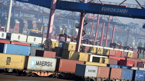 Container-Verladung im Hamburger Hafen