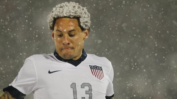 epa03637147 The hair of US National Team&#039;s Jermaine Jones turns white in the snow as he competes against Costa Rica in the first half of the FIFA World Cup qualifier at Dick&#039;s Sporting Goods Park in Commerce City, Colorado, USA, 22 March 2013. EPA/BARRY GUITERREZ