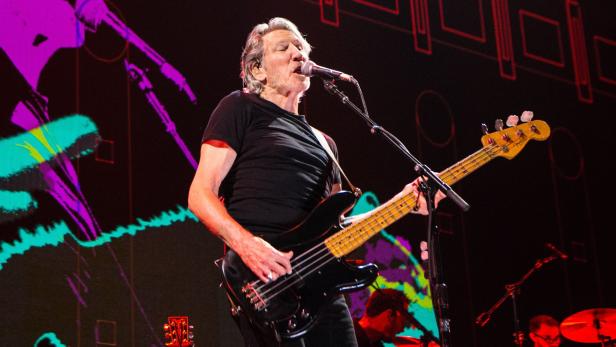 Roger Waters, 74, macht sein Konzert mit Surround-Sound zu einem Ganzkörper-Erlebnis.