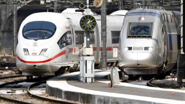 High-Speed-Züge ICE 3 (l.) und der französische TGV.