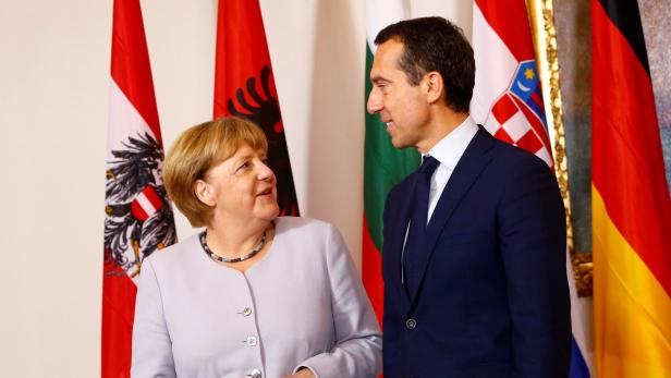 Austrian Chancellor Christian Kern welcomes German Chancellor Angela Merkel (L) for the summit &quot;Migration along the Balkan route&quot; in Vienna, Austria, September 24, 2016. REUTERS/Leonhard Foeger