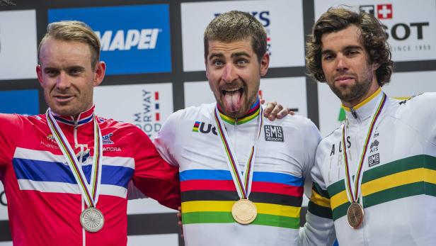 Peter Sagan (Mi.) schrieb am Sonntag Radsport-Geschichte.
