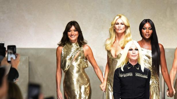Carla Bruni mit Claudia Schiffer, Naomi Campbell und Donatella Versace