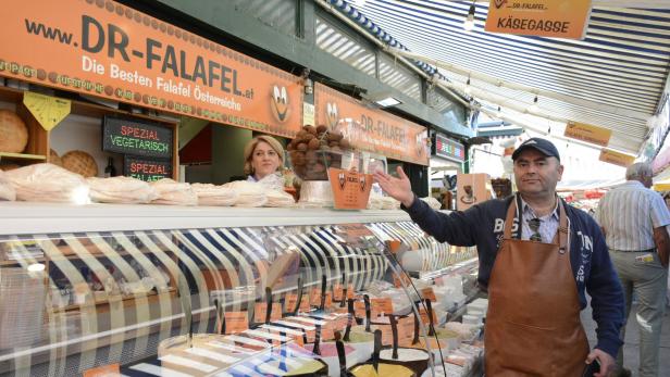 2000 bis 3000 Falafel werden in der Küche von Emanuel Yagudayev täglich produziert. Damit beliefert er auch Restaurants in ganz Wien.