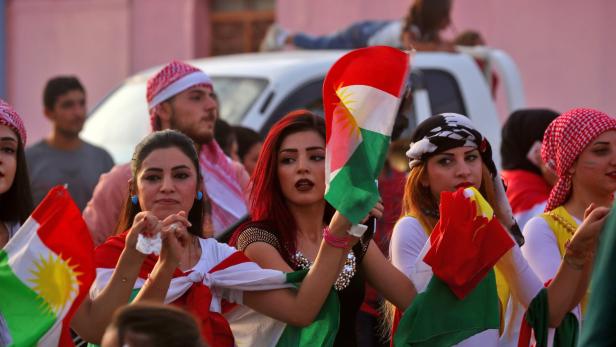 Kurden feiern