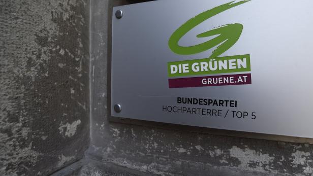 Das Logo der Grünen an der Parteizentrale am Rooseveltplatz in Wien