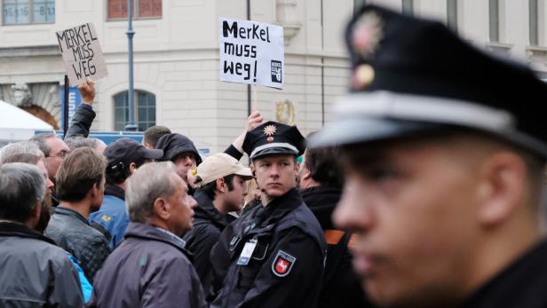 Proteste beim &quot;Tag der Deutschen Einheit&quot; 2016 in Dresden.