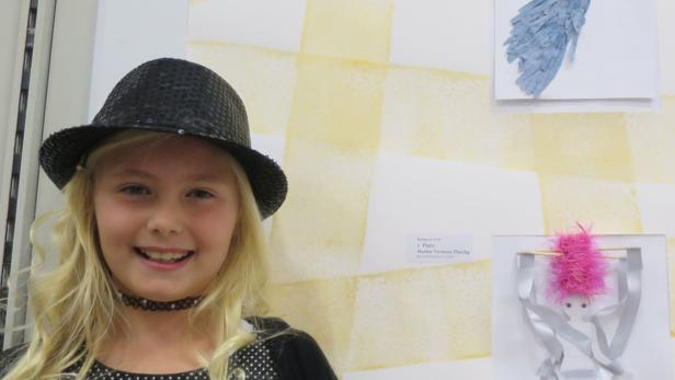 1. Platz bei den Jüngsten (4 bis 10 Jahre): Marlen Vivienne Plaschg - die den beiden siegreichen Entwürfen ...