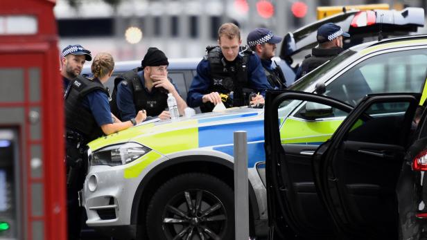 Polizisten am Unfallort in London