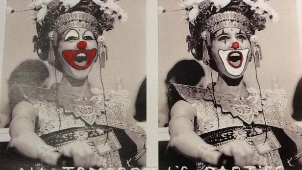 Eine Person mit Clown-Make-up und Kopfschmuck, möglicherweise bei „All Tomorrow's Parties“.