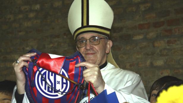 epa03624672 An undated handout picture provided by Argentinian soccer club San Lorenzo de Almagro on 14 March 2013 shows Argentinian Cardinal Jorge Mario Bergoglio, current Pope Francis, holding a shirt of the San Lorenzo de Almagro soccer team of which he is a fan, in Buenos Aires, Argentina. EPA/CLUB ATLETICO SAN LORENZO DE ALMAGRO / HANDOUT EDITORIAL USE ONLY/NO SALES
