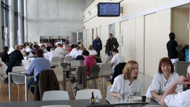 Die Ruhe im Speisesaal des Klinikums Klagenfurt ist trügerisch, Kärntens Spitalsärzte beschlossen am Donnerstag Druckmittel für Verhandlungen mit dem Land