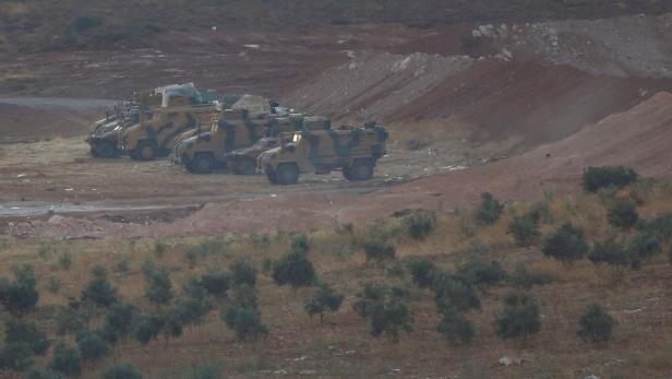 Türkische Militärfahrzeuge an der Grenze zu Syrien am 13. Oktober