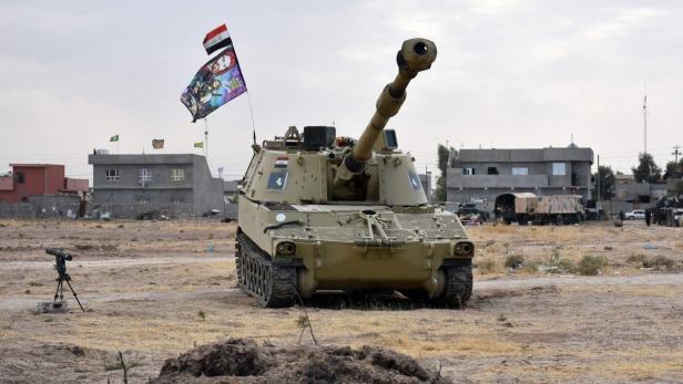 Irakischer Panzer ist nahe der Grenze zu Kirkuk in Stellung gebracht